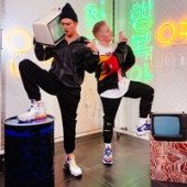 постер песни Verbee & Кравц feat. Magro - На Движе